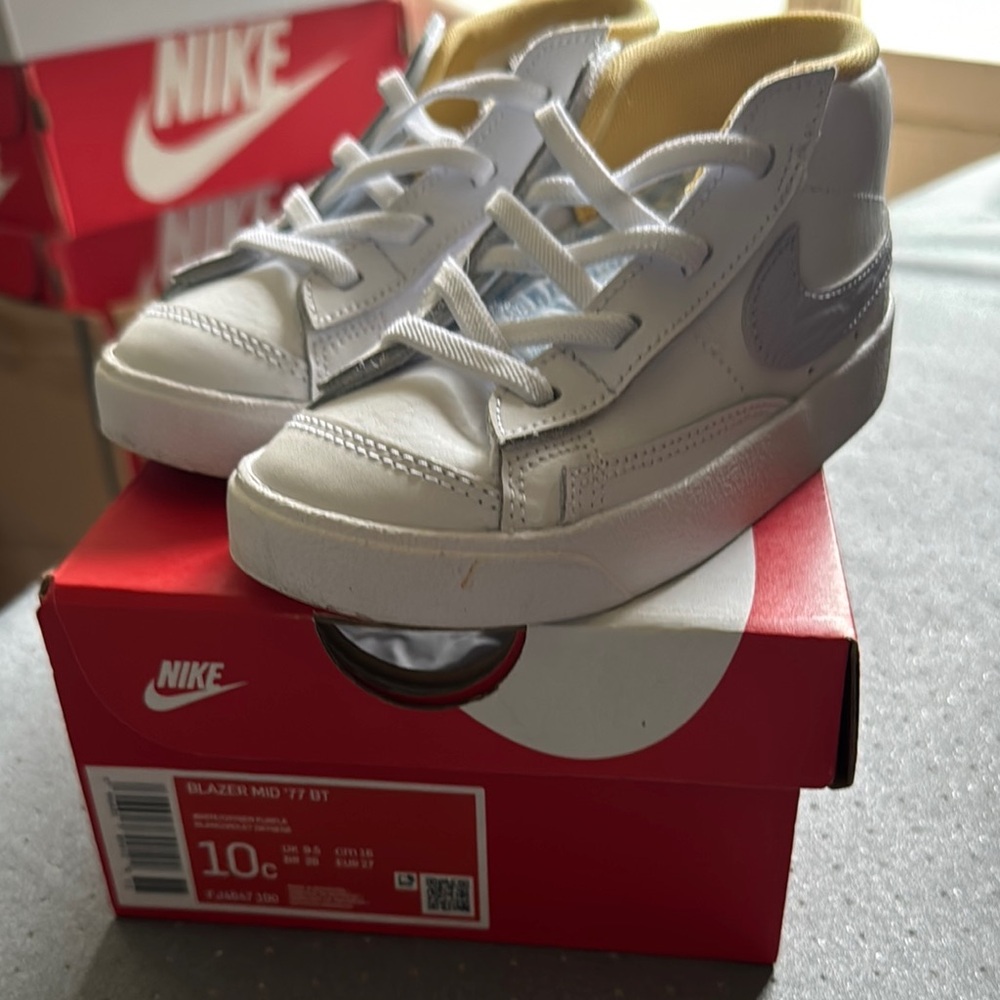 Nike White Classic Low-Top Sneakers